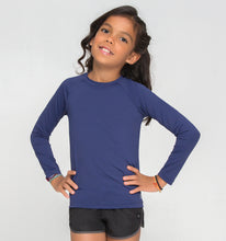 Indlæs billede i galleriet, Model Front: Uv Line T-Shirt Uvpro Br Ml Inf Marinho
